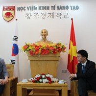 Lớp 3 chưa biết đọc đến học vị Tiến sĩ tại nước ngoài