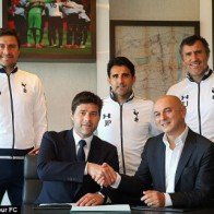 Ăn trưa cùng Sir Alex, Pochettino ký hợp đồng với… Spurs