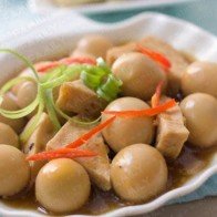 Cách làm trứng cút kho giò lụa