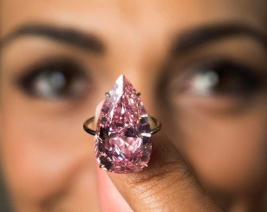 Viên kim cương hồng đặc biệt có giá kỷ lục hơn 31 triệu USD