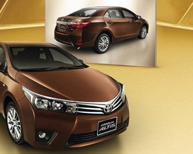 Đấu Mazda3, Toyota Việt Nam tung ra Corolla Altis mới với giá không đổi