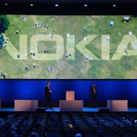 Vì sao Microsoft bán mảng di động cơ bản Nokia?