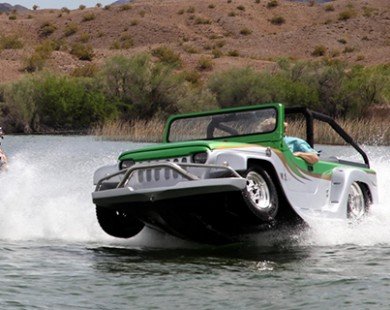 WaterCar Panther - Chiếc xe đa năng vừa bơi dưới nước vừa đi trên cạn