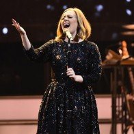 Adele được vinh danh nhờ doanh số bán đĩa