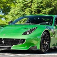 Bắt gặp hàng hiếm Ferrari F12tdf trong màu sơn độc
