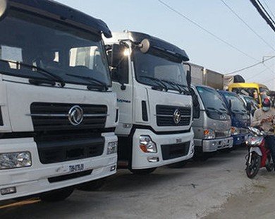​Xe tải Thái Lan ùn ùn vào Việt Nam