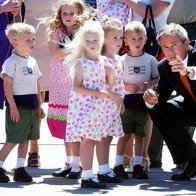 Anh em sinh bảy tốt nghiệp trung học phổ thông