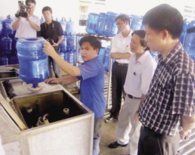 Bêu tên 7 cơ sở sản xuất nước đóng chai vi phạm vệ sinh an toàn thực phẩm