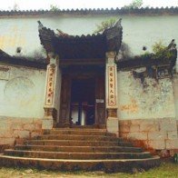Du lịch Hà Giang ngỡ ngàng kiến trúc đặc sắc của dinh vua Mèo