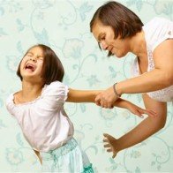 5 thói quen từ bố mẹ khuyến khích tính xấu của trẻ phát triển
