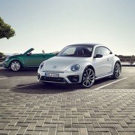 Volkswagen Beetle mới và phiên bản mui trần sẽ ra mắt thị trường vào năm sau