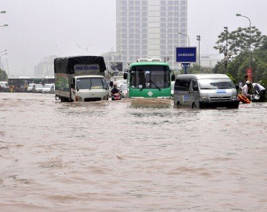 Hà Nội: Bỏ tiền tỷ sống biệt thự, chung cư cao cấp nhưng vẫn bì bõm chịu cảnh ngập lụt