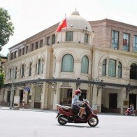 Phí đấu thầu năm 2015 giảm một nửa, doanh thu của HNX cũng giảm theo