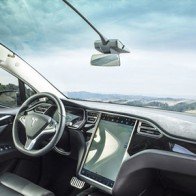 Người dùng Tesla Model X ‘choáng’ vì giá thay thế kính chắn gió