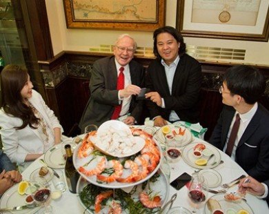 Bữa trưa với Warren Buffett giá gần 3,5 triệu USD