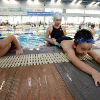 Dạy bơi miễn phí, 10.000 lượt bơi dành tặng trẻ em Hà Nội