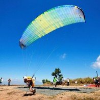 Ngất ngây vẻ đẹp biển Đà Nẵng khi bay dù lượn