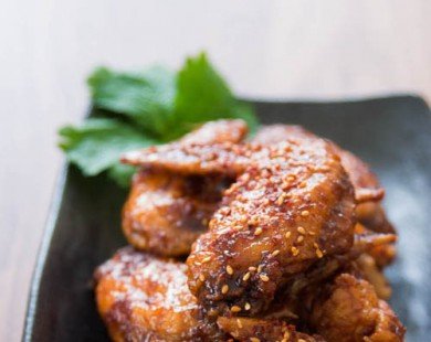 Làm món cánh gà rán kiểu Hàn Quốc ngon đúng điệu