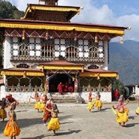 Bhutan bên dãy Himalaya hùng vĩ