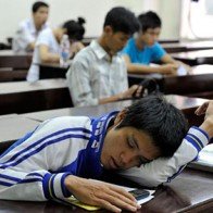 Thi THPT Quốc gia: Đổ bệnh trong phòng thi, không nên cố nộp bài