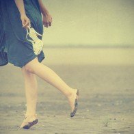 Là phụ nữ, đừng bám víu vào người đàn ông đã từng bỏ rơi bạn