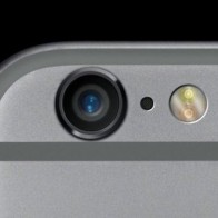 Lỗ đen giữa camera sau và đèn flash của iPhone 6 là gì?