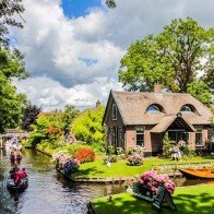 Những ngôi làng đẹp như mơ du khách không thể bỏ qua