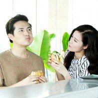 8 năm yêu của Đông Nhi được "gói gọn" trong một MV