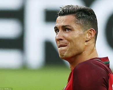 Cận cảnh tình huống Payet “triệt hạ” đối với Ronaldo