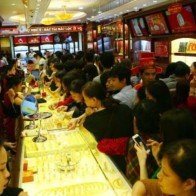 Giá vàng SJC cán mốc 38 triệu đồng, nới rộng khoảng cách với thế giới