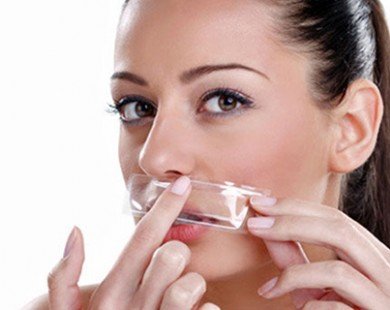 4 cách làm sạch lông tơ trên môi từ bột nghệ