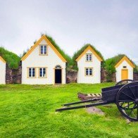 Những ngôi nhà mái cỏ đẹp như tranh vẽ ở Iceland