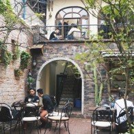 Hai quán cà phê dành cho các "cú đêm" ở Hà Nội