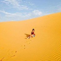 Giới trẻ phát sốt với trải nghiệm trượt cát ở Mũi Né