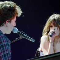 Selena Gomez quá quyến rũ trong màn trình diễn với "bạn trai"