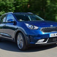 Kia Niro hybrid SUV 2016 có hạ nổi Toyota Prius?