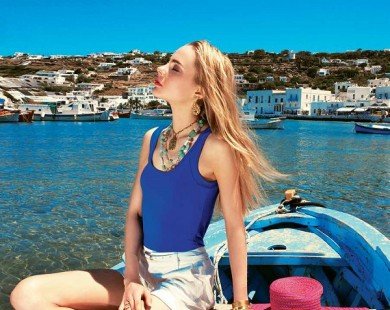 Du lịch đến đảo Mykonos Hy Lạp qua BST thời trang dạo biển