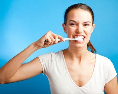 Nguy cơ đột quỵ tăng cao nếu bạn lười vệ sinh răng miệng