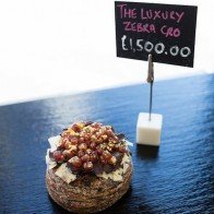 Chiếc bánh phủ vàng dành cho giới siêu giàu giá 1.500 bảng