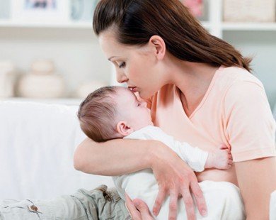 Mách mẹ những cách đơn giản giúp trẻ bớt quấy khóc