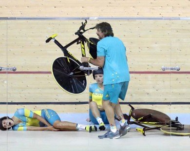 VĐV đua xe đạp Australia nhập viện vì tai nạn kinh hoàng