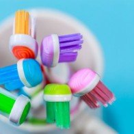Sự thật đáng sợ về chiếc bàn chải đánh răng của bạn