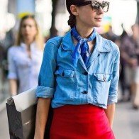 Mách các quý cô cách mặc váy áo cổ V đẹp khó cưỡng