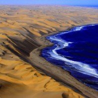 Nơi sa mạc Namib “hẹn hò” với đại dương