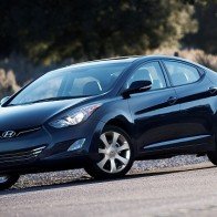 Hyundai Elantra 2013 thu hồi do lỗi đèn phanh