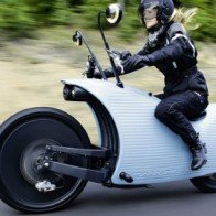 Lạ mắt môtô điện "độc" nhất chạy 201 km/lần sạc