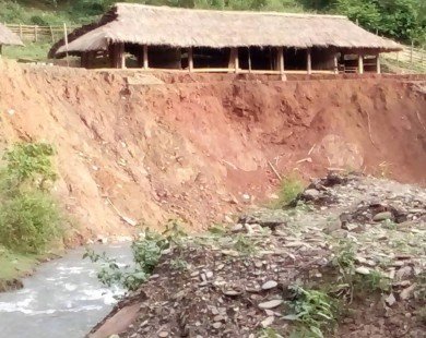 Thanh Hóa: Di dời khẩn cấp trường học vì sạt lở đất