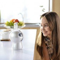 Robot đáng sợ biết "điều khiển" trẻ em