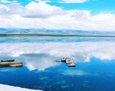 Hồ muối đẹp tựa chốn thần tiên ngay gần Việt Nam