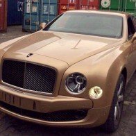 Xe siêu sang Bentley màu độc về Việt Nam